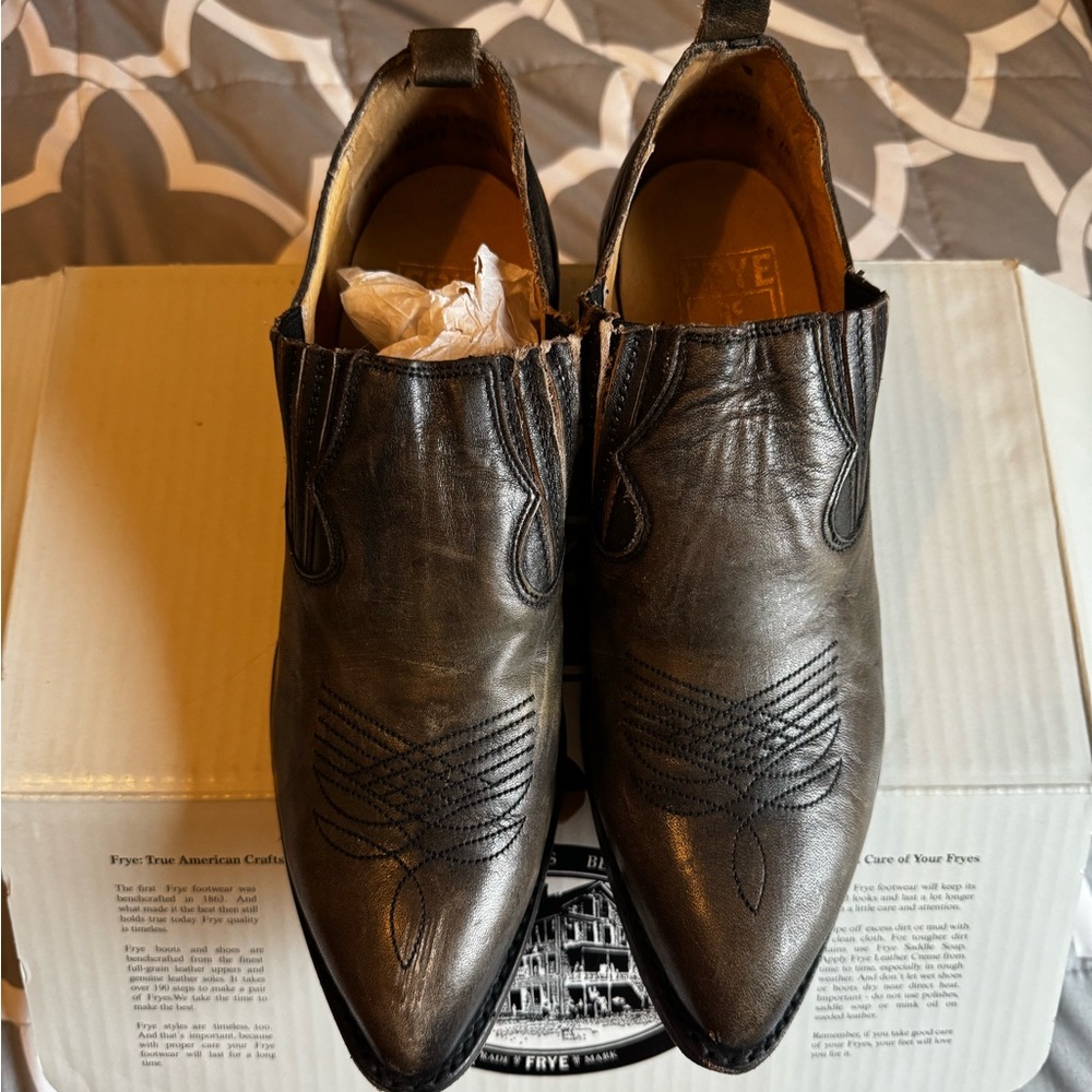 EUC Frye Billy Shootie
